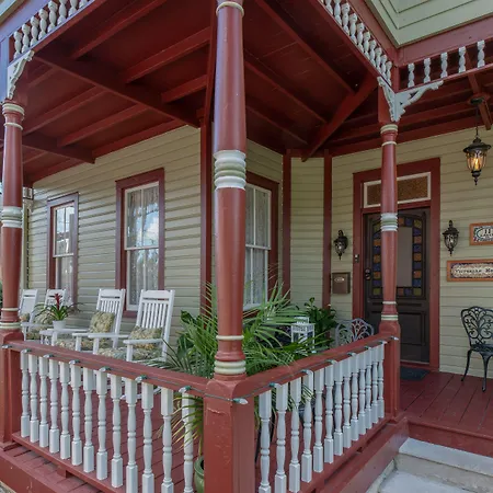 Victorian House Bed And Breakfast-3