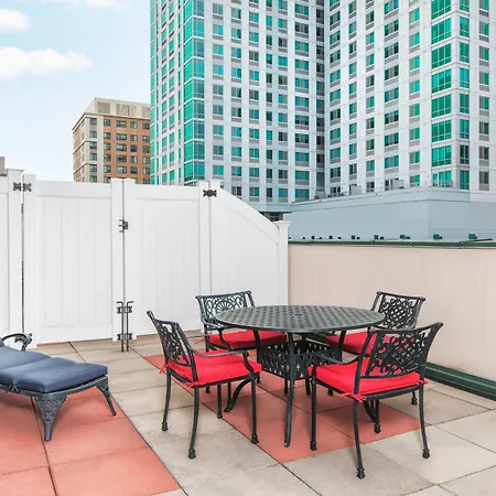 Courtyard By Marriott Stamford Downtown-2