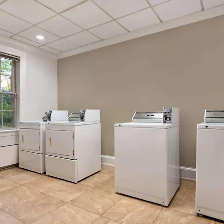Hampton Inn & Suites Stamford-2