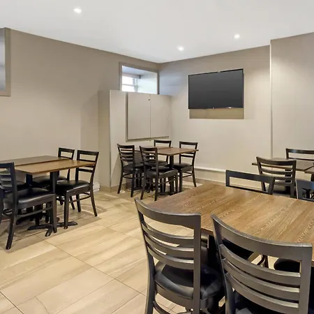 Quality Inn Centre-Ville-2