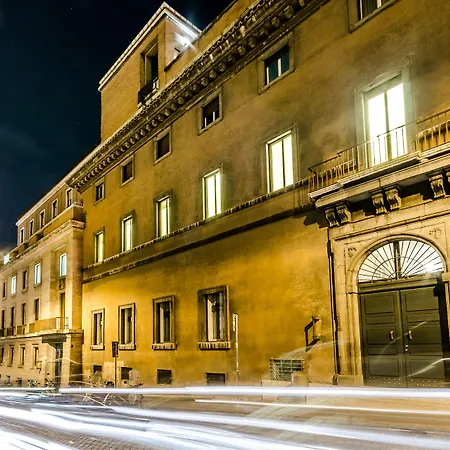 Luxury Rooms H 2000 Roma-2