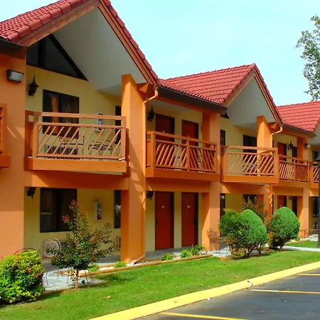Super 8 By Wyndham Downtown Gatlinburg At Convention Center-3