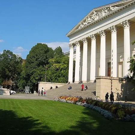 Budapest Museum Central-2