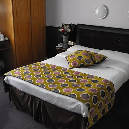 The Glen Guesthouse-3