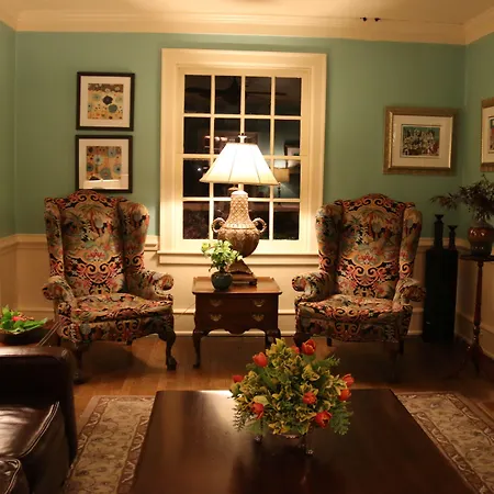 Williamsburg Manor B&B-2