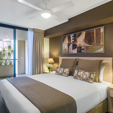 Oaks Brisbane River City Suites-2