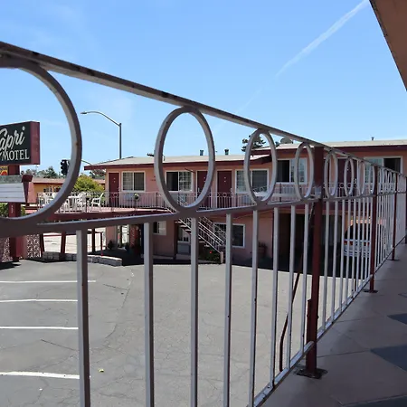 Capri Motel Santa Cruz Beach Boardwalk-3