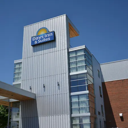 Days Inn & Suites By Wyndham Milwaukee-3
