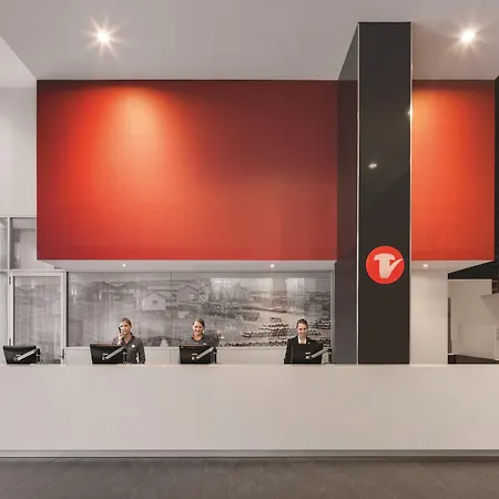 Travelodge Hotel Melbourne Docklands-3
