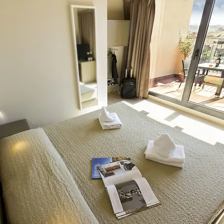 Plus Florence Hotel & Hostel-2