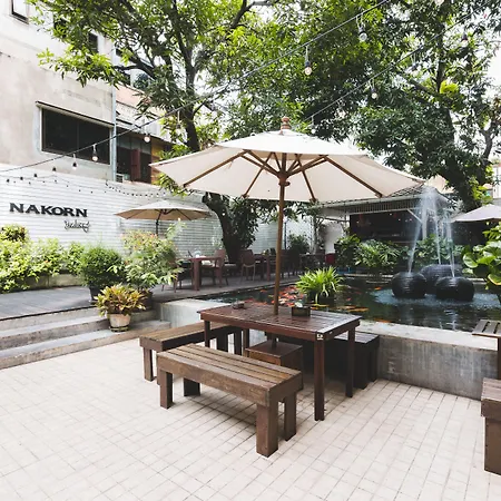 Feung Nakorn Balcony Rooms And Cafe-3
