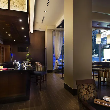 Courtyard Par Marriott Montreal Centre-Ville-3