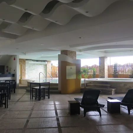 The Pinnacle Hotel And Suites-3