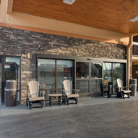 Mountain Vista Inn & Suites - Walking Distance To The Island-2