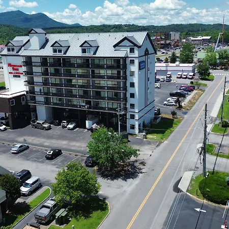 Mountain Vista Inn & Suites - Walking Distance To The Island-3