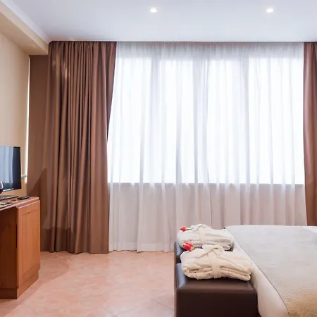 Raeli Hotel Lux-2