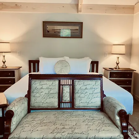 Ivy Manor Inn Village Center-3