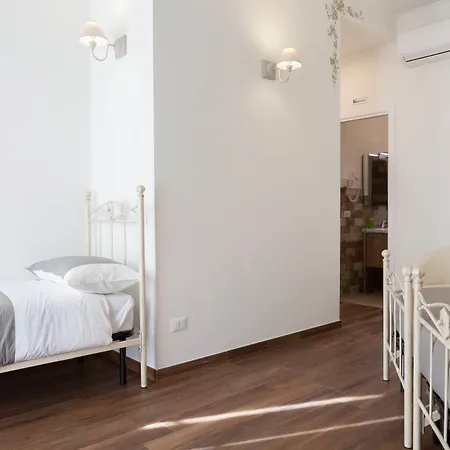 Donna Margherita Rome Suite & Rooms-3
