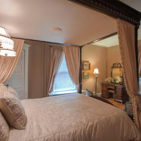 The Lion And The Rose Bed And Breakfast-3