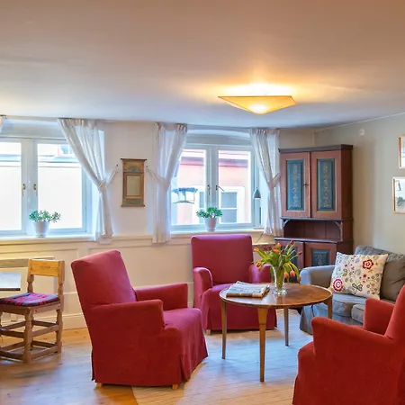 Lady Hamilton Apartments-2