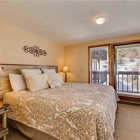 Tyra Ski In Out 4 Bedroom Condo-3