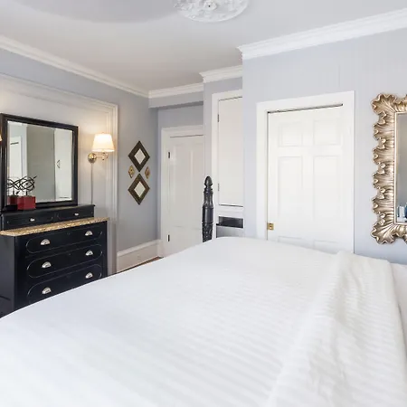 Queen Vic Guest House (Adults Only)-2