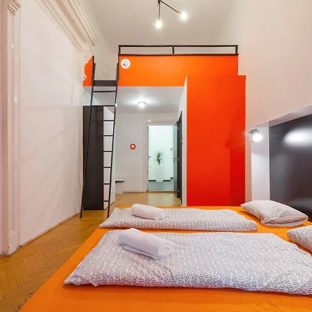 Adagio Hostel Basilica-2