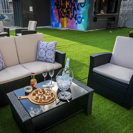 Bluedot Poshtel-2
