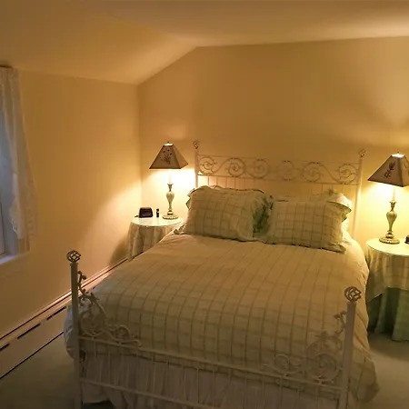 Stone Throw Cottage Inn-3