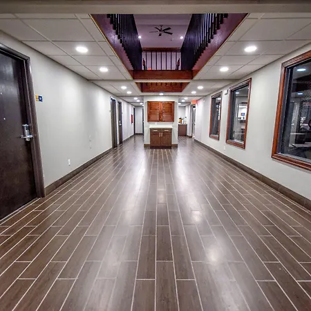 Days Inn & Suites By Wyndham Wisconsin Dells-3