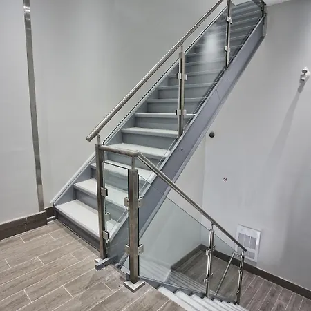 Toronto Rooms And Suites-2