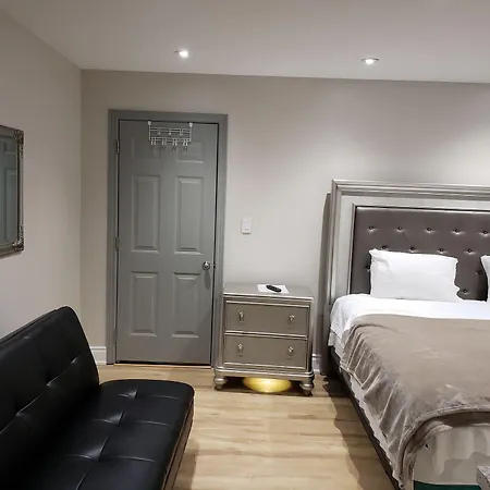 Toronto Rooms And Suites-3
