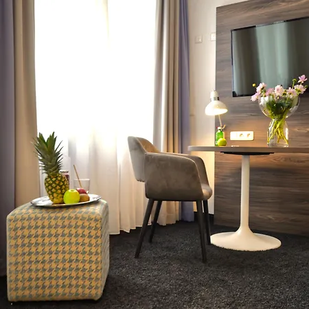 Lizz Hotel Munich-3