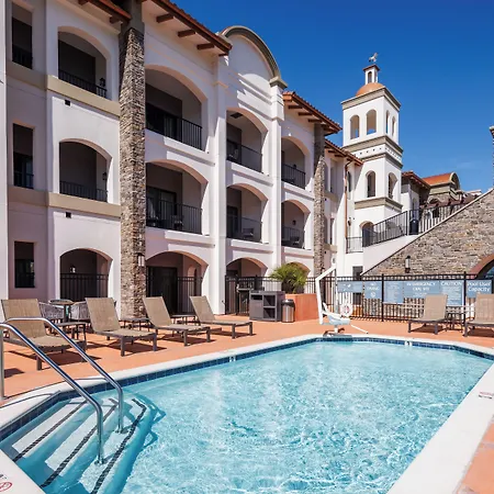 La Quinta Inn & Suites By Wyndham Santa Cruz-3