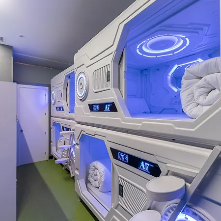 Art Seven Hostel Capsules-2
