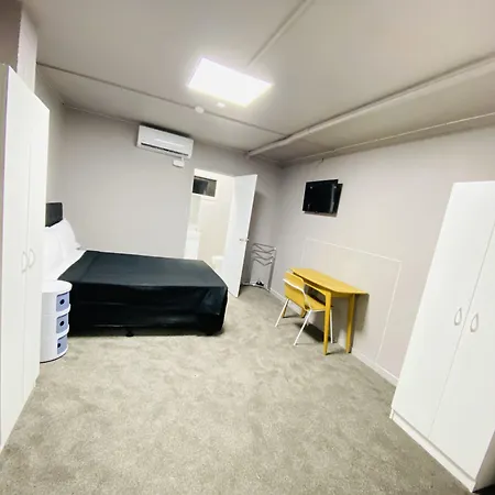 Hit Hostel-2