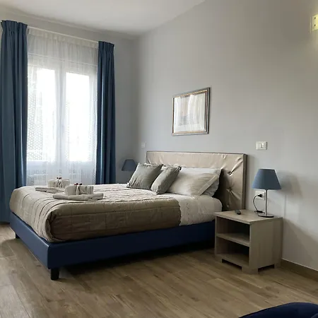 Porta Alla Croce Guest House-3