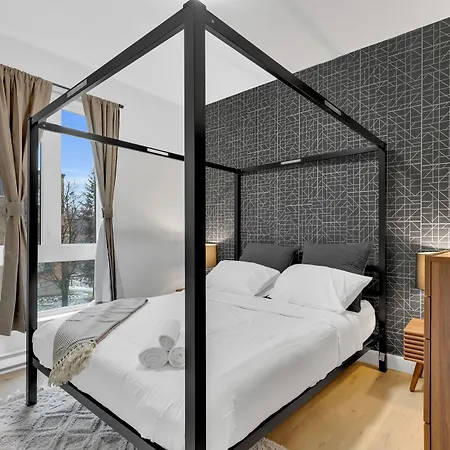Deluxe Suites Downtown Montreal-2