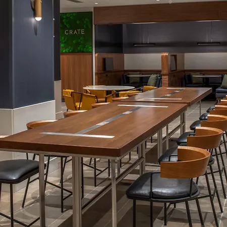 Courtyard By Marriott Olympia-2