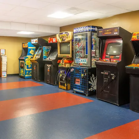 Ramada By Wyndham Virginia Beach-3