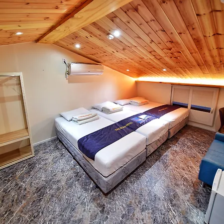 The Road Hotel-2