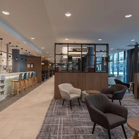 Hampton By Hilton Duesseldorf City Centre-3