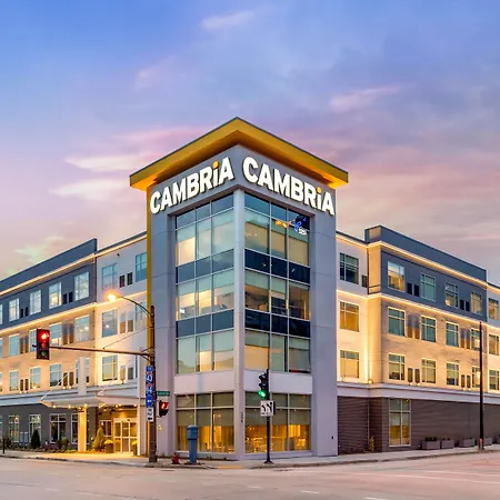 Cambria Hotel Milwaukee Downtown-2