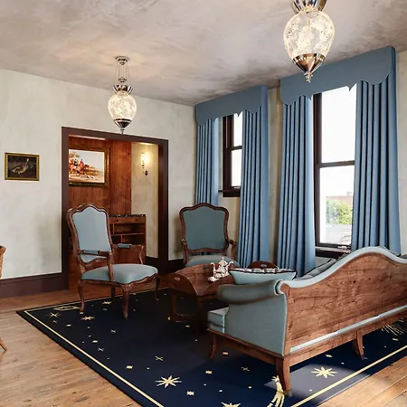 Shenandoah Mansions, An Ash Hotel-3