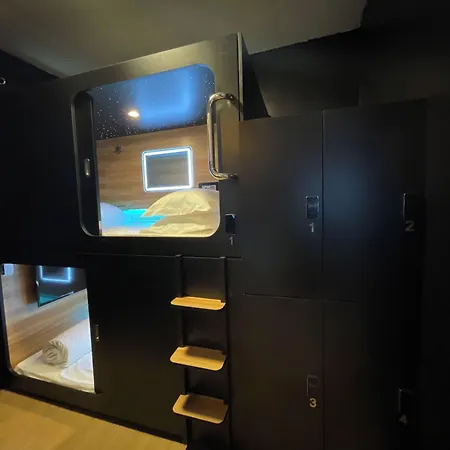 Capsule Hotel-3
