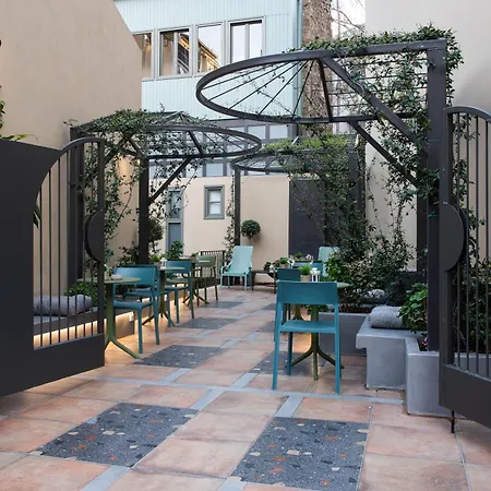 Living Yard Acropolis-2