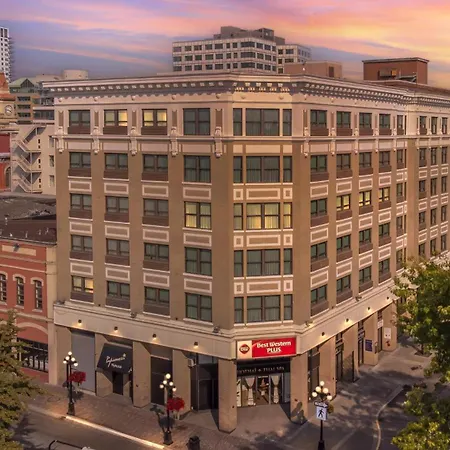Best Western Plus Carlton Plaza Hotel-3