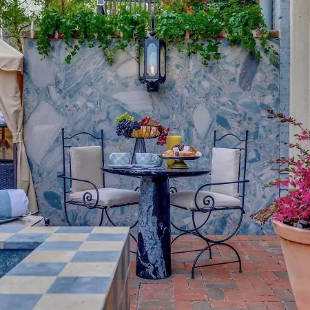 Hawkins House - Historic Savannah Stay Near Forsyth Park With Designer Interiors And Heated Pool-2