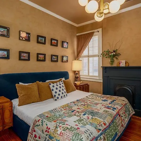 Hawkins House - Historic Savannah Stay Near Forsyth Park With Designer Interiors And Heated Pool-3