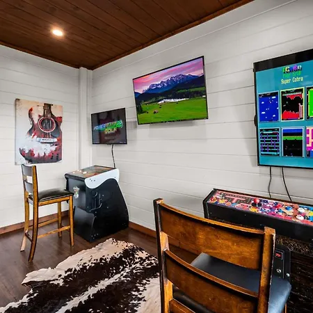 Gatlinburg Splash Home Theater Heated Indoor Pool Game Room-2